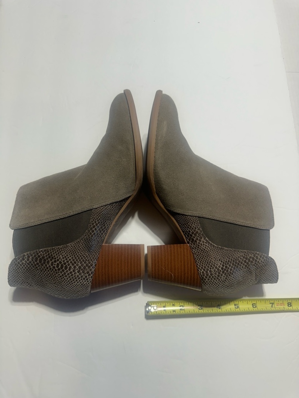 Vionic Anne suede upper tan snake print booties w block heel side zipper sz 10 - Picture 4 of 9